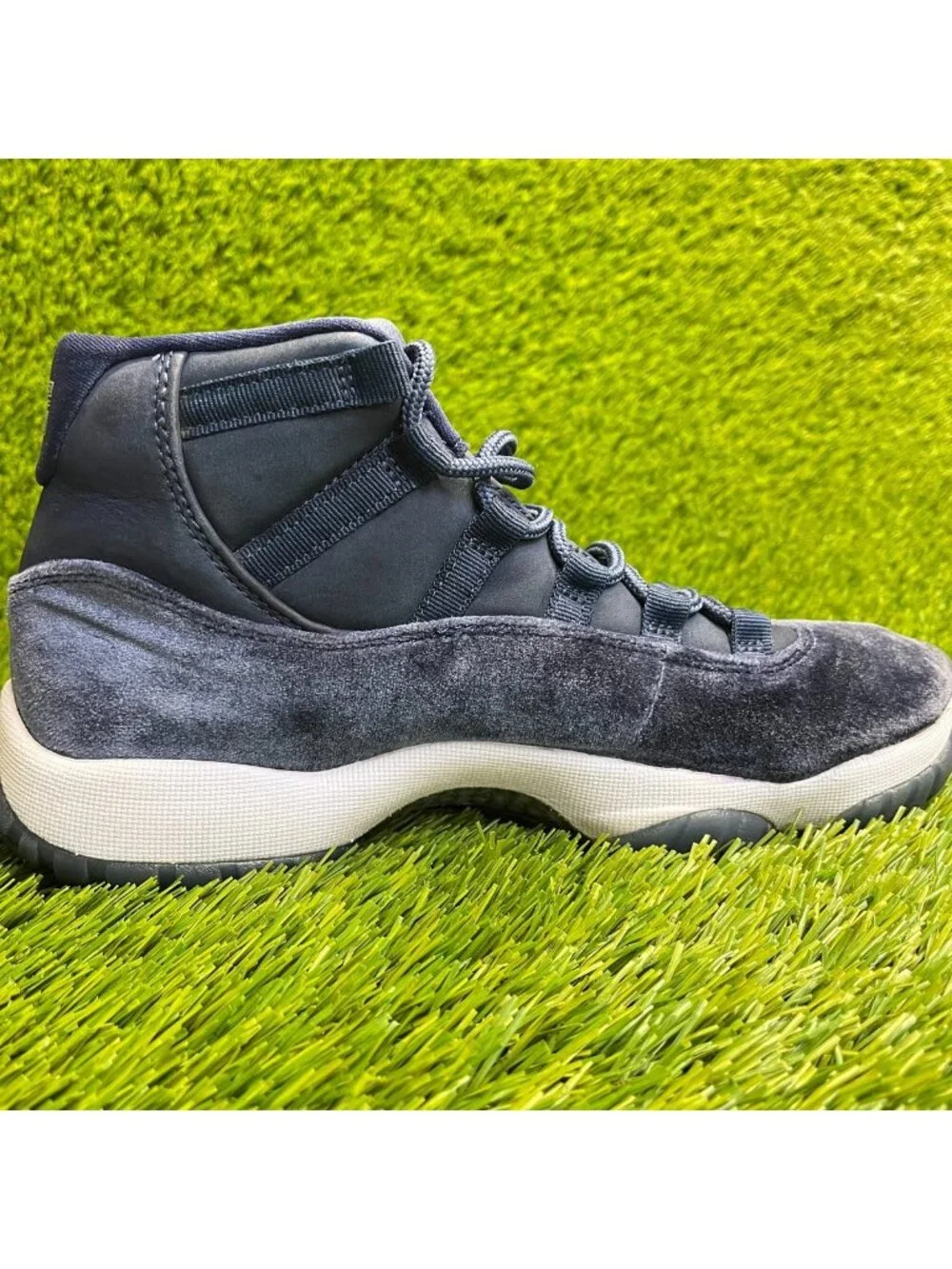 Nike Air Jordan 11 Retro Womens Size 7.5 Navy Blue Athletic Shoes Sneakers